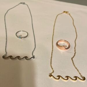 Pair of wave necklaces and rings